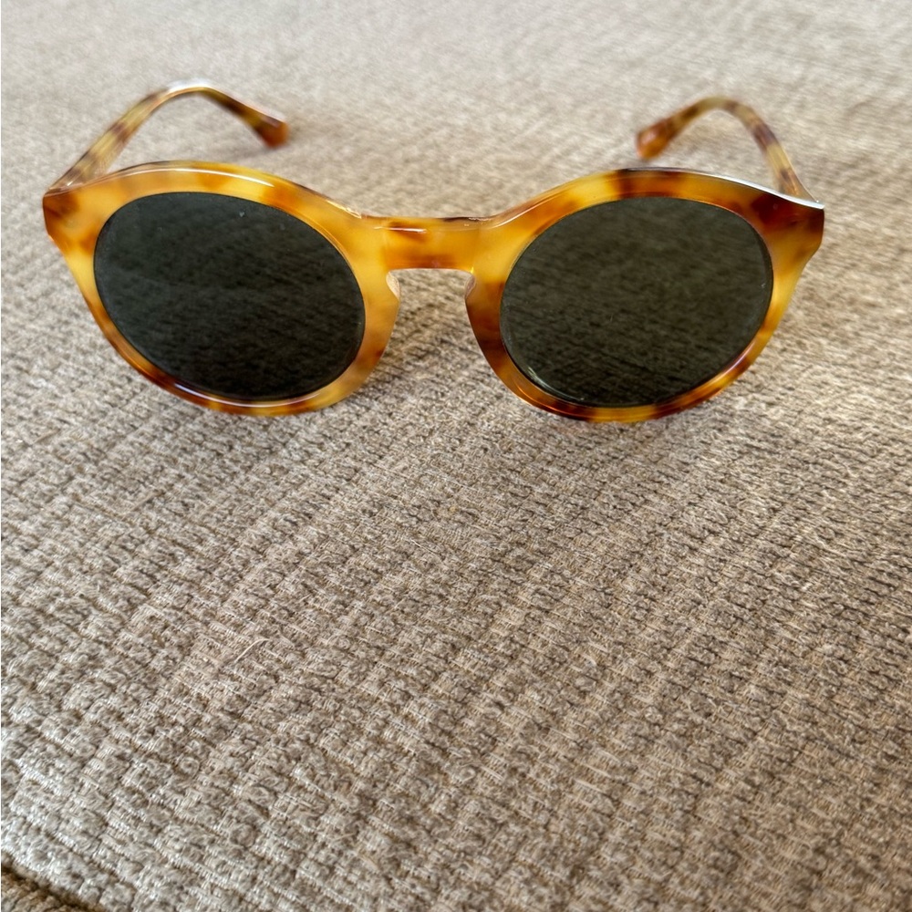 Tortoise Shell Round Sunglasses